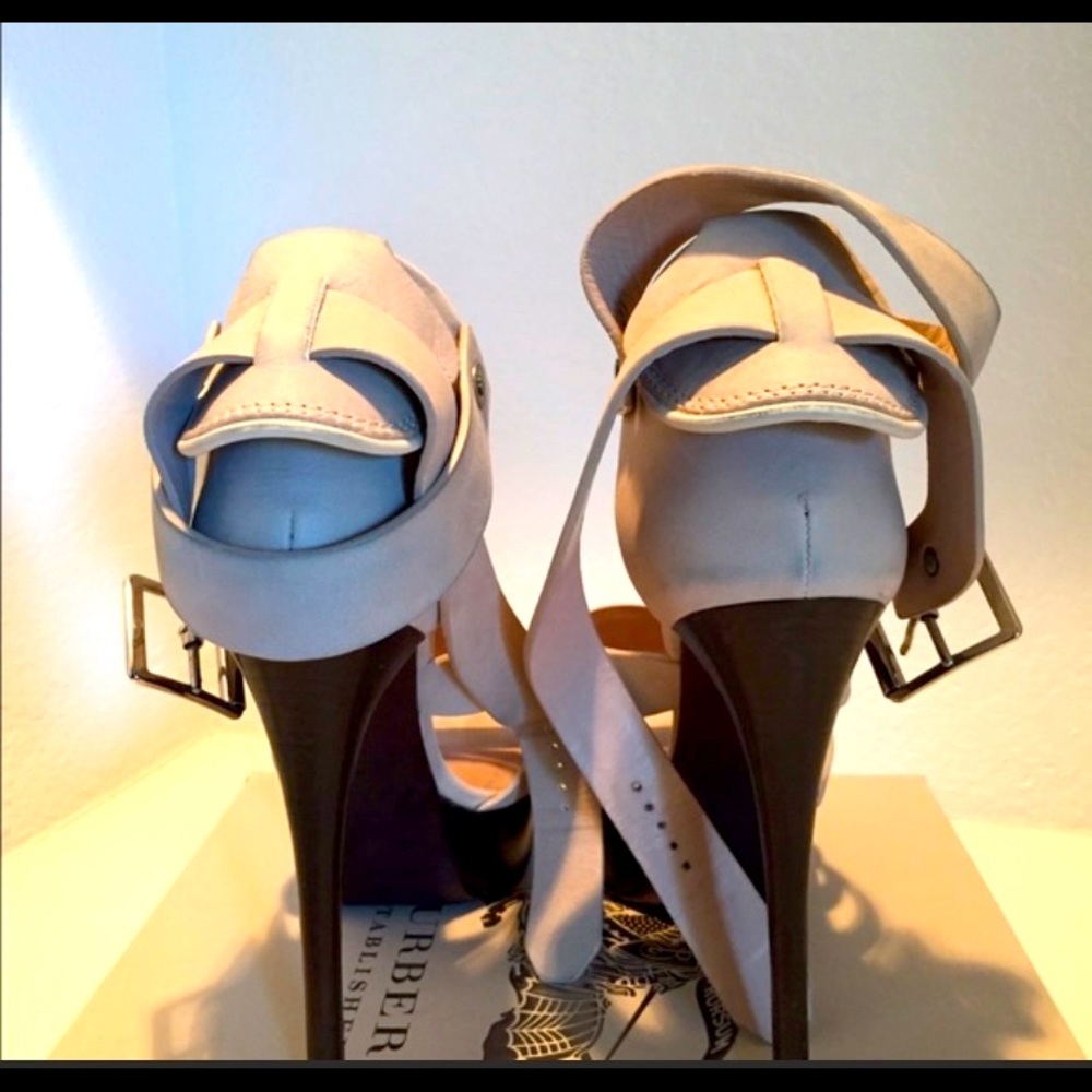 Beautiful authentic Burberry heels